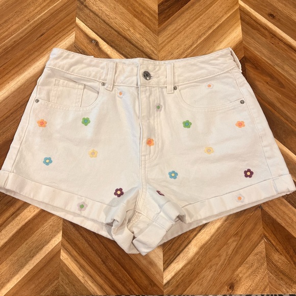 PacSun Pants - Pacsun Flower Embroidered High Waisted Mom Short
